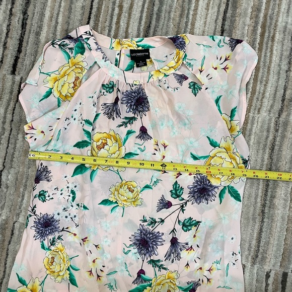 NWOT - Liz Claiborne flutter sleeve floral blouse - Size Small - Picture 5 of 7